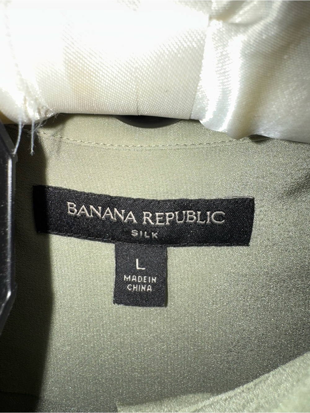 Banana Republic Silk Light Green Women's Button-Down Shirt - Picture 2 of 2